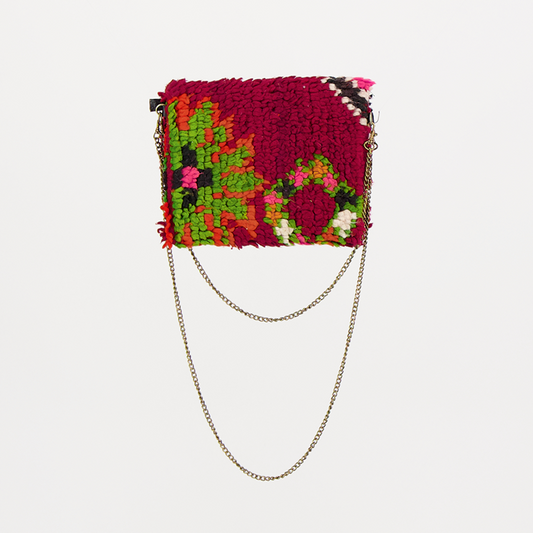 Handgemaakte Oasis tas, gemaakt van kleurrijke vintage Boujaad-kleden van 100% schapenwol uit Marokko, met unieke patronen en kleuren.