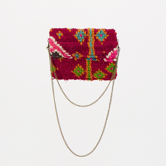 Handgemaakte Oasis tas, gemaakt van kleurrijke vintage Boujaad-kleden van 100% schapenwol uit Marokko, met unieke patronen en kleuren.