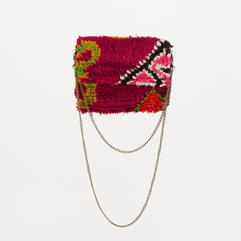 Handgemaakte Oasis tas, gemaakt van kleurrijke vintage Boujaad-kleden van 100% schapenwol uit Marokko, met unieke patronen en kleuren.
