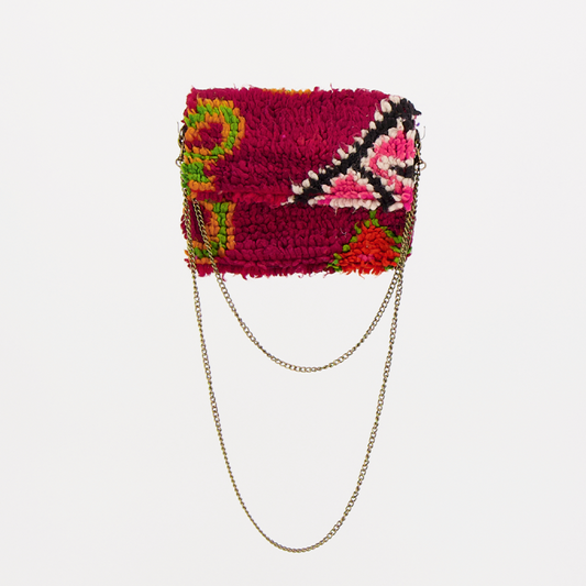 Handgemaakte Oasis tas, gemaakt van kleurrijke vintage Boujaad-kleden van 100% schapenwol uit Marokko, met unieke patronen en kleuren.