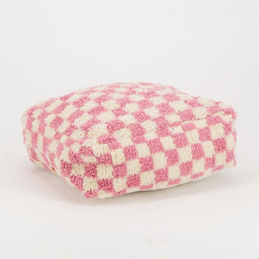 Handgemaakte Boande poef van 100% schapenwol in een roze blokjes patroon.