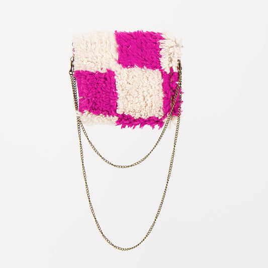 Handgemaakte Pink Nomad tas met roze-wit geblokt patroon, gemaakt van checkered kleden.