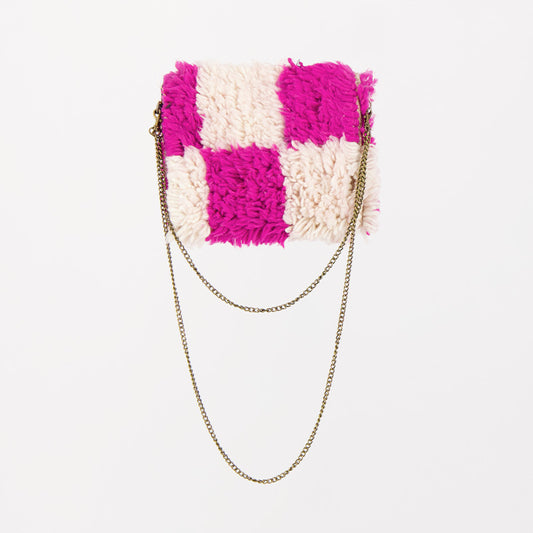 Handgemaakte Pink Nomad tas met roze-wit geblokt patroon, gemaakt van checkered kleden.