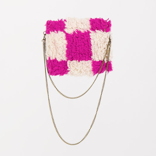 Handgemaakte Pink Nomad tas met roze-wit geblokt patroon, gemaakt van checkered kleden.