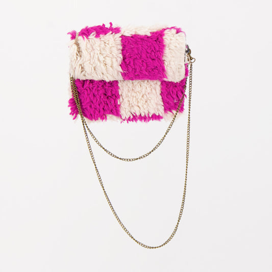 Handgemaakte Pink Nomad tas met roze-wit geblokt patroon, gemaakt van checkered kleden.