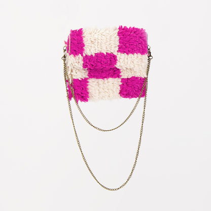 Handgemaakte Pink Nomad tas met roze-wit geblokt patroon, gemaakt van checkered kleden.