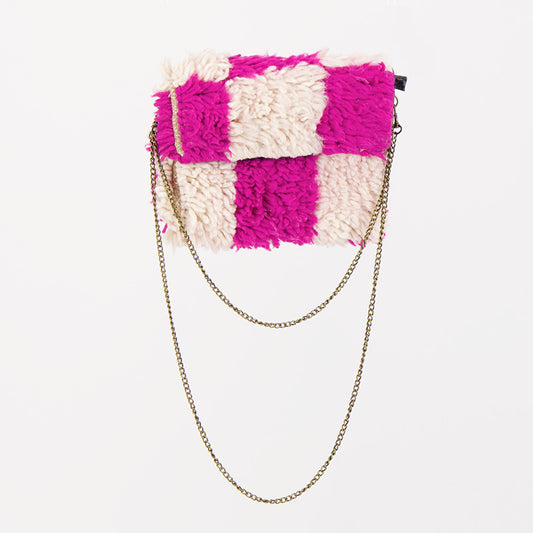 Handgemaakte Pink Nomad tas met roze-wit geblokt patroon, gemaakt van checkered kleden.