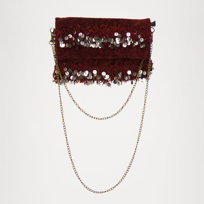 Handgemaakte Bordeauxrode Adora Ruby tas met lovertjes, gemaakt van een traditionele Marokkaanse handira kleed.