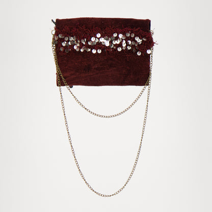 Handgemaakte Bordeauxrode Adora Ruby tas met lovertjes, gemaakt van een traditionele Marokkaanse handira kleed.