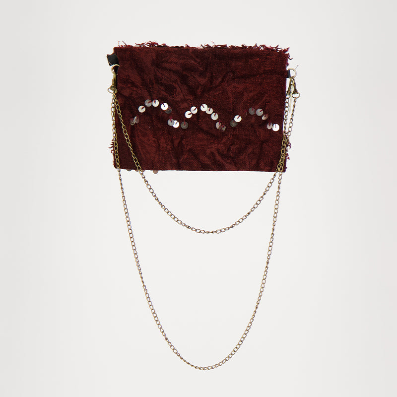 Handgemaakte Bordeauxrode Adora Ruby tas met lovertjes, gemaakt van een traditionele Marokkaanse handira kleed.