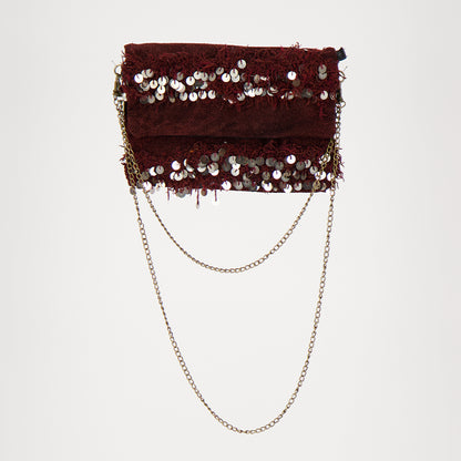 Handgemaakte Bordeauxrode Adora Ruby tas met lovertjes, gemaakt van een traditionele Marokkaanse handira kleed.