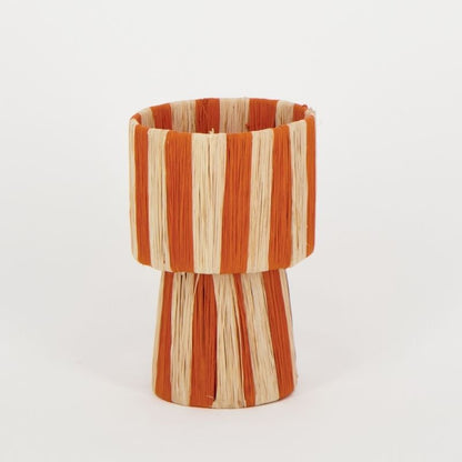 Handgemaakte oranje-beige raffia tafellamp van Boande, vervaardigd door ambachtslieden uit Marokko, gemaakt van bladeren van de raffiapalm.