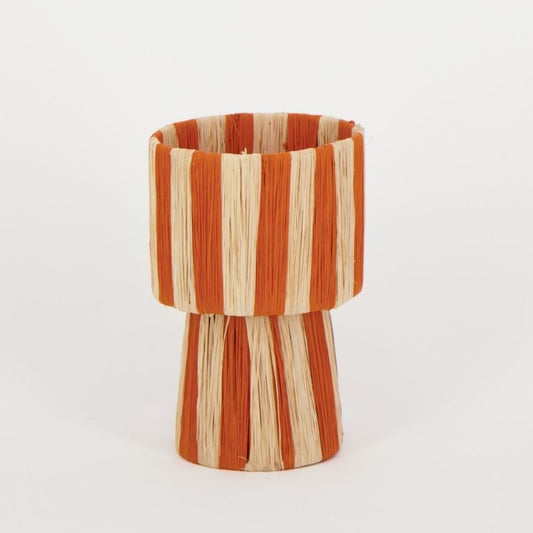 Handgemaakte oranje-beige raffia tafellamp van Boande, vervaardigd door ambachtslieden uit Marokko, gemaakt van bladeren van de raffiapalm.